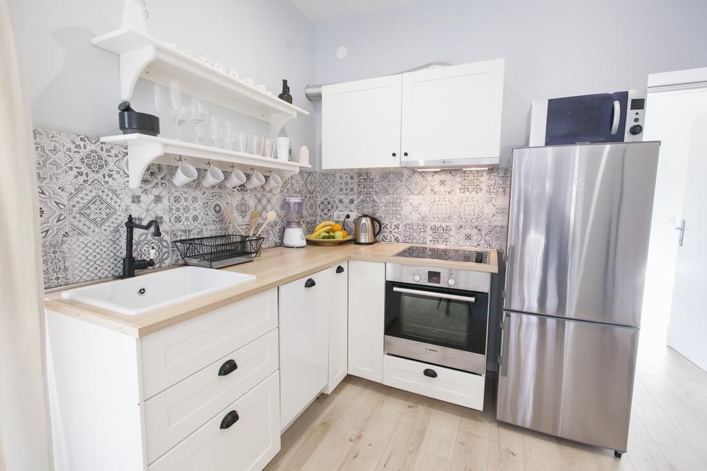 Apartment Tomas Kaštela Екстериор снимка