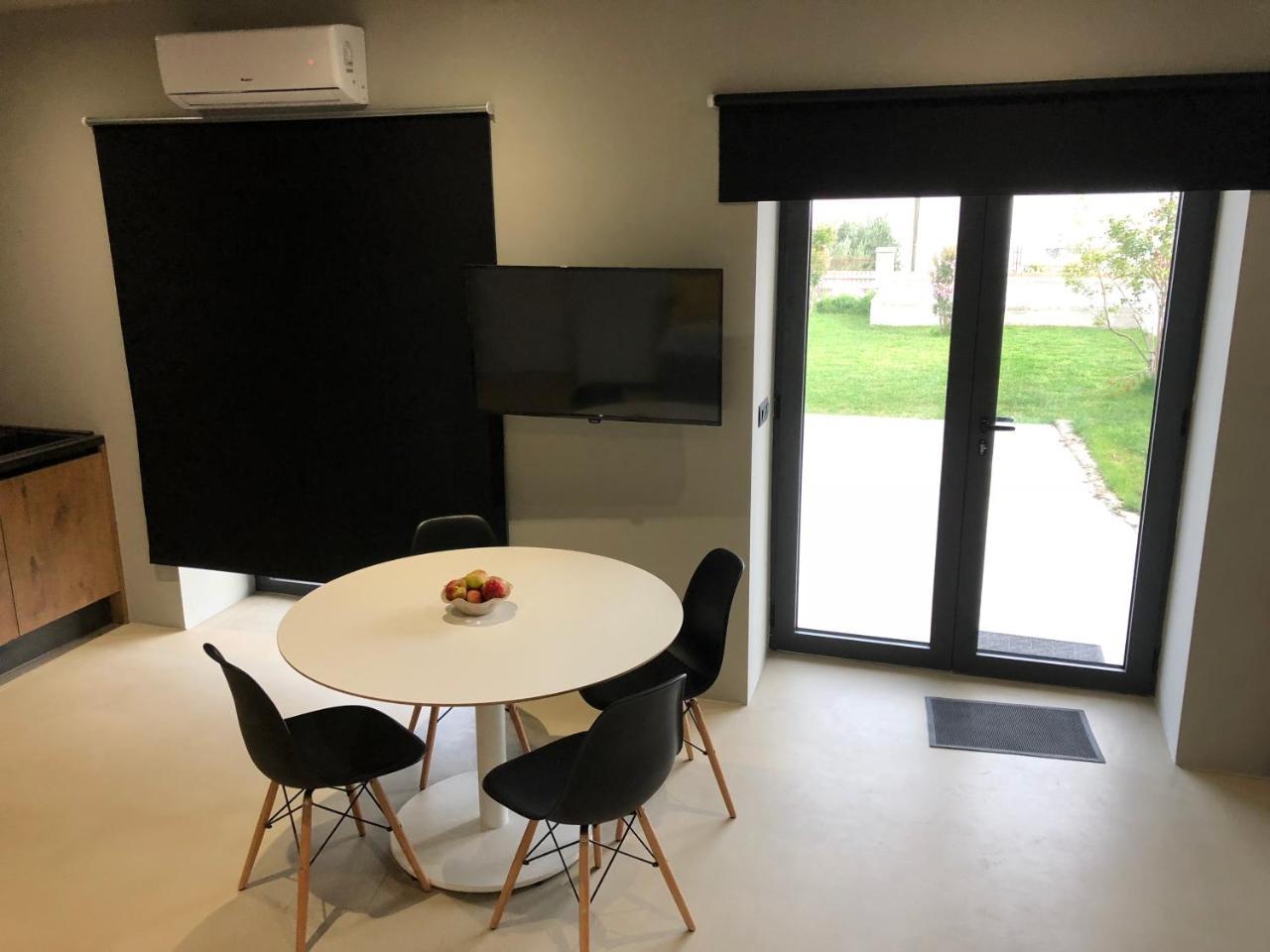 Apartment Tomas Kaštela Екстериор снимка
