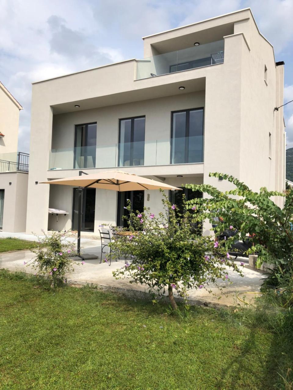 Apartment Tomas Kaštela Екстериор снимка
